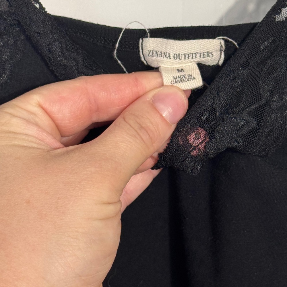 Y2k Zenana Outfitters Lace Trim Cami Size M Black Stretch Coquette 90s Layering - Picture 7 of 9